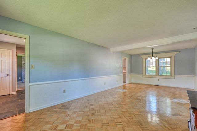 210 Oakmont Dr, Boiling Springs, SC 29316