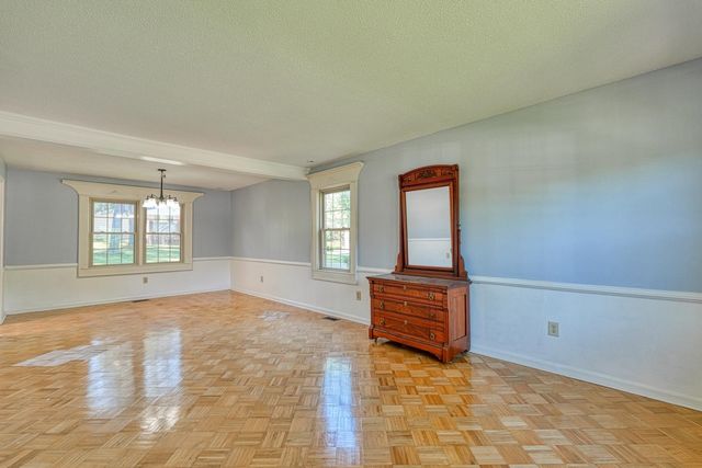 210 Oakmont Dr, Boiling Springs, SC 29316