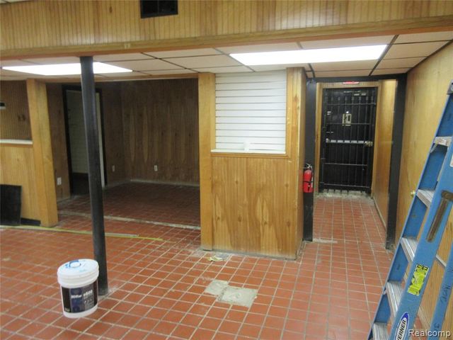 21665 Groesbeck Highway, Warren, MI 48089