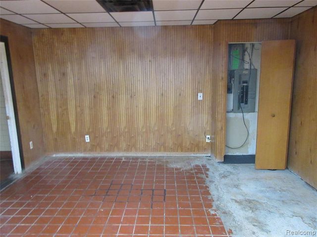 21665 Groesbeck Highway, Warren, MI 48089