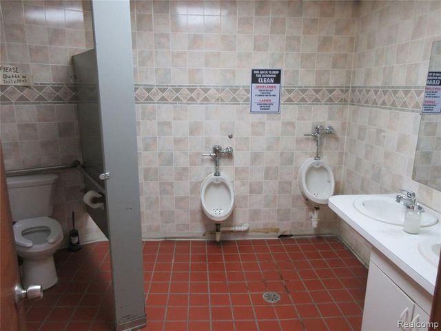 21665 Groesbeck Highway, Warren, MI 48089