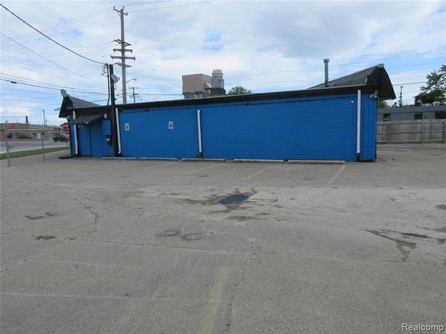 21665 Groesbeck Highway, Warren, MI 48089