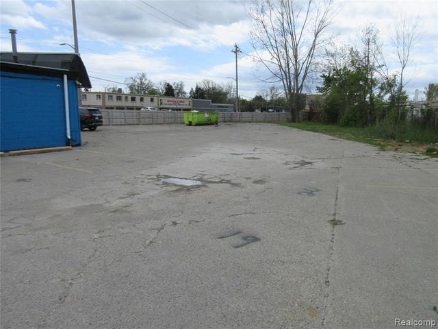 21665 Groesbeck Highway, Warren, MI 48089