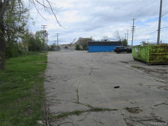 21665 Groesbeck Highway, Warren, MI 48089