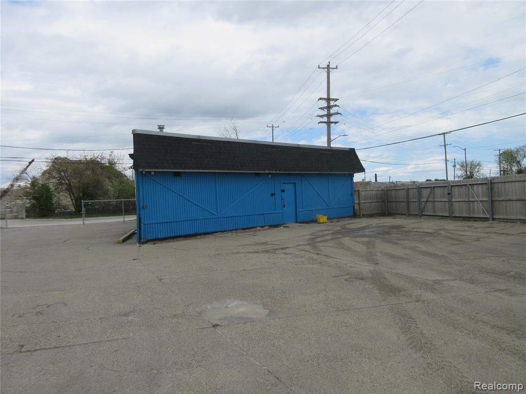 21665 Groesbeck Highway, Warren, MI 48089