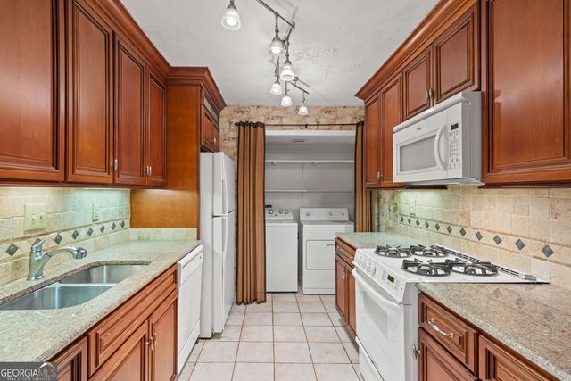 407 Natchez Trace, Sandy Springs, GA 30350
