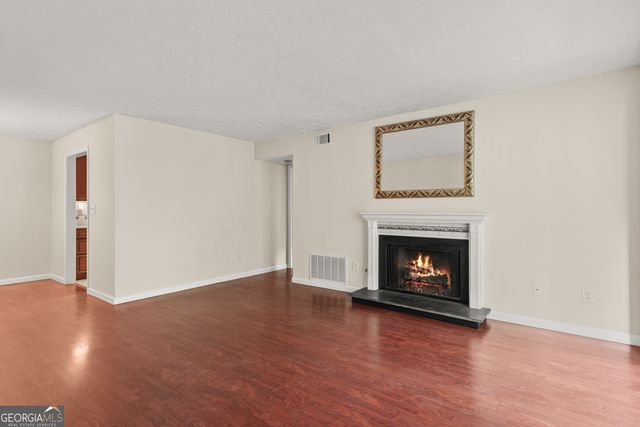 407 Natchez Trace, Sandy Springs, GA 30350