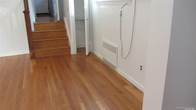 100 Hicks Lane, Great Neck, NY 11024