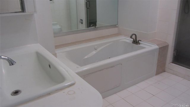 100 Hicks Lane, Great Neck, NY 11024