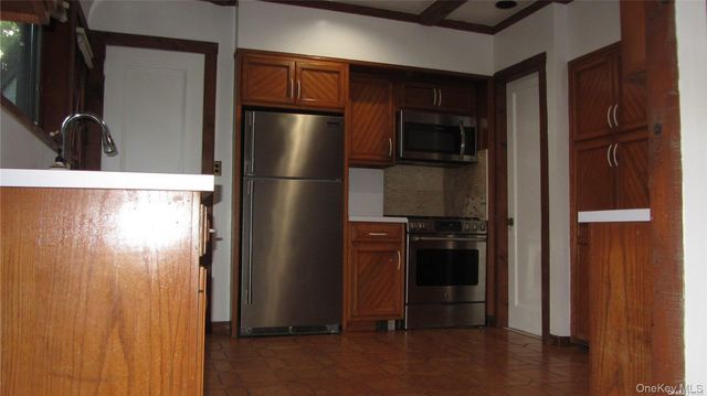 100 Hicks Lane, Great Neck, NY 11024