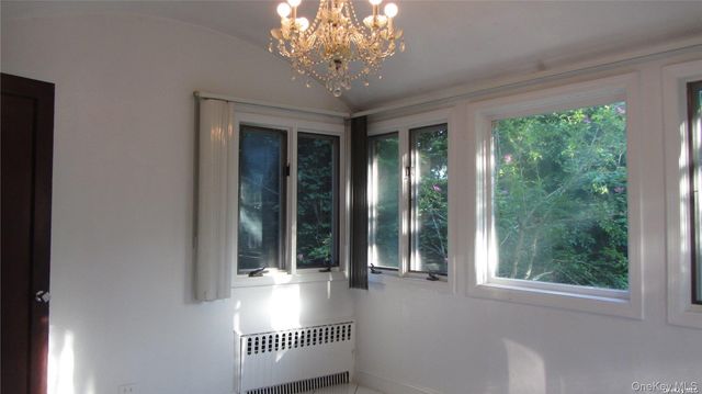 100 Hicks Lane, Great Neck, NY 11024