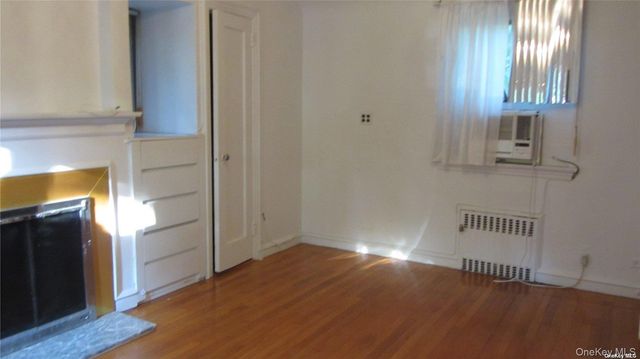 100 Hicks Lane, Great Neck, NY 11024