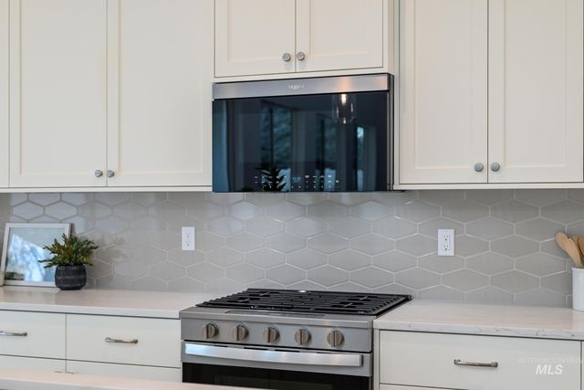 2005 N Spring Creek Ave, Middleton, ID 83644