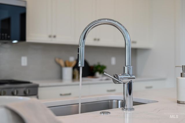 2005 N Spring Creek Ave, Middleton, ID 83644