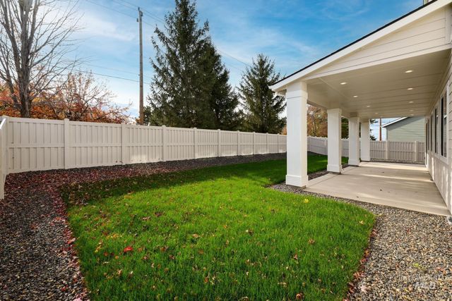 2005 N Spring Creek Ave, Middleton, ID 83644