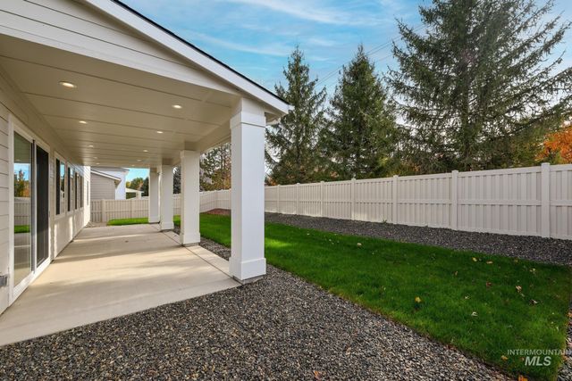 2005 N Spring Creek Ave, Middleton, ID 83644