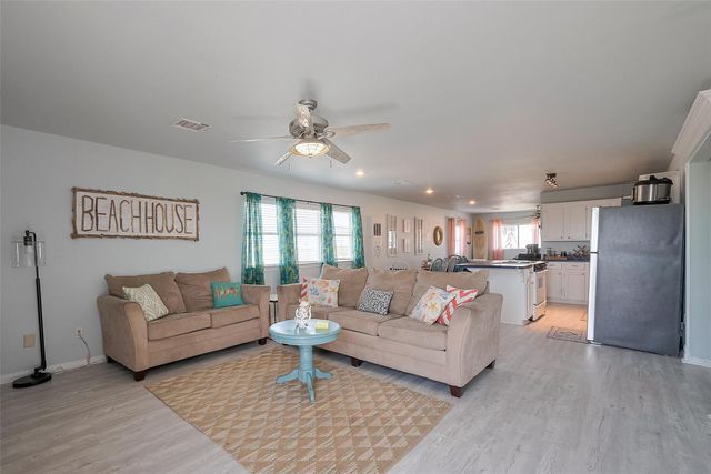 510 Oyster Street, Surfside Beach, TX 77541