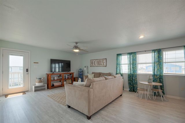 510 Oyster Street, Surfside Beach, TX 77541