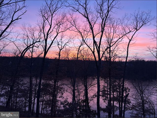 124 YELLOW BIRCH, Lake Frederick, VA 22630