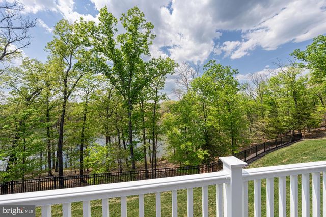 124 YELLOW BIRCH, Lake Frederick, VA 22630