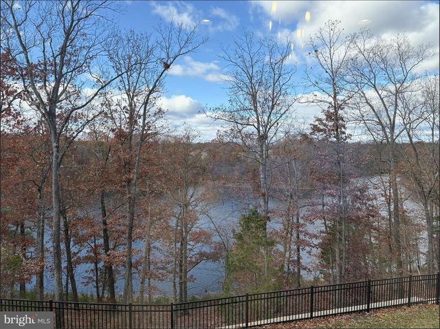 124 YELLOW BIRCH, Lake Frederick, VA 22630