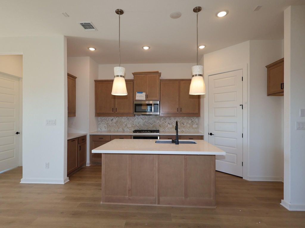 553 Darley Oaks DR, Dripping Springs, TX 78620