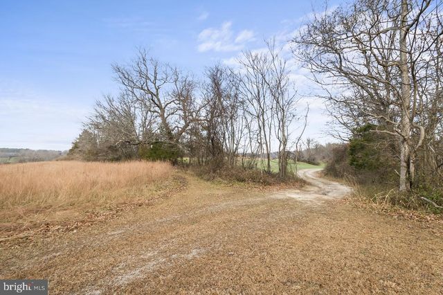 7389 LEEDS MANOR RD, Marshall, VA 20115