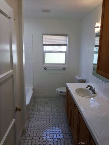 6511 W 87th Place, Los Angeles, CA 90045
