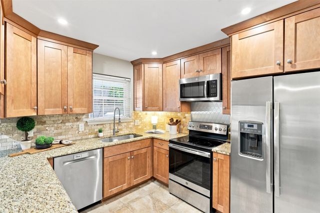 216 Old Hickory Drive, Irving, TX 75060
