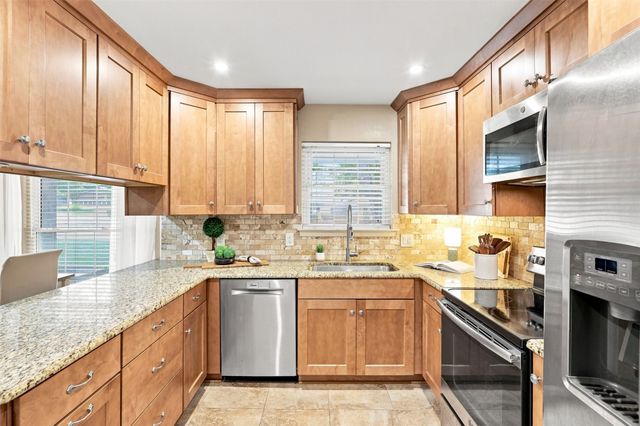 216 Old Hickory Drive, Irving, TX 75060