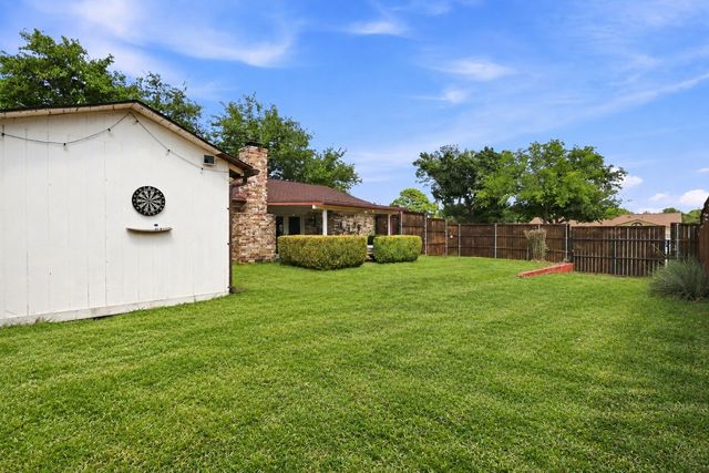 216 Old Hickory Drive, Irving, TX 75060
