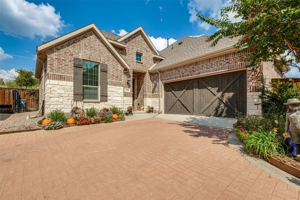 1939 Spotted Fawn Drive, Arlington, TX 76005