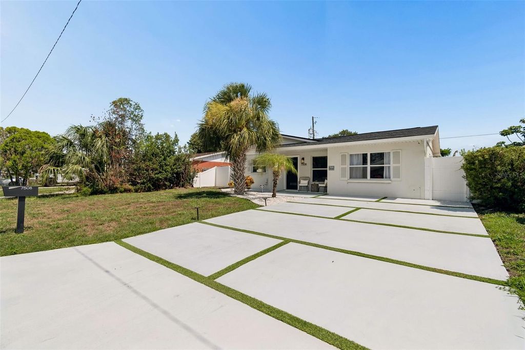 Image 2 of property listing at 7508 W CARACAS STREET, Tampa, FL 33615