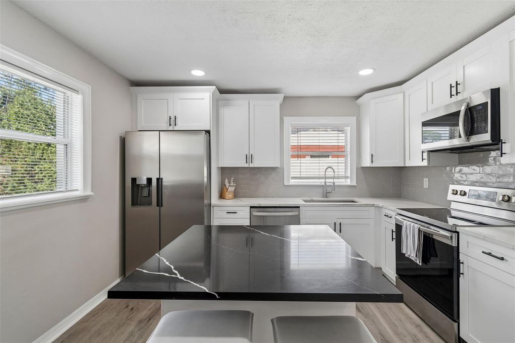 Image 11 of property listing at 7508 W CARACAS STREET, Tampa, FL 33615