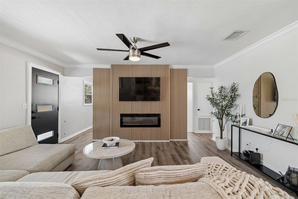 Image 7 of property listing at 7508 W CARACAS STREET, Tampa, FL 33615