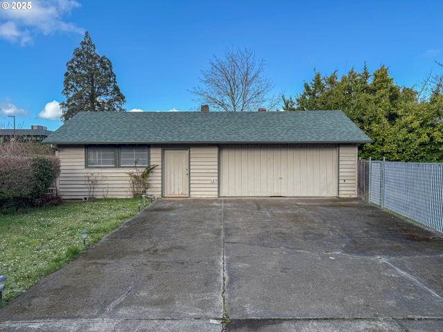 1042 W BROWN Ave, Roseburg, OR 97471