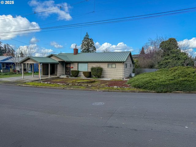 1042 W BROWN Ave, Roseburg, OR 97471