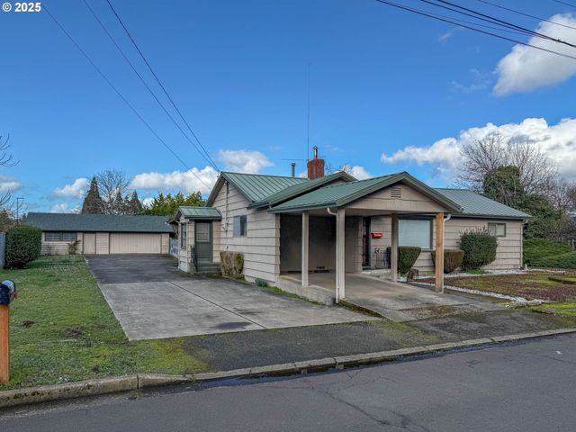 1042 W BROWN Ave, Roseburg, OR 97471