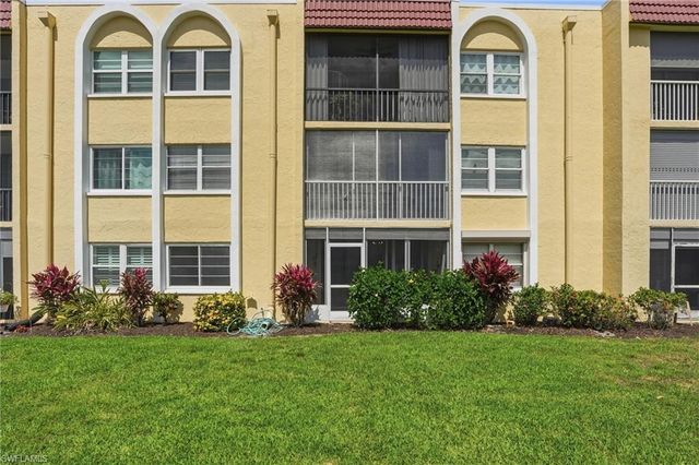 1085 Forest Lakes DR 8102, Naples, FL 34105