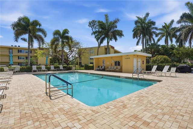 1085 Forest Lakes DR 8102, Naples, FL 34105