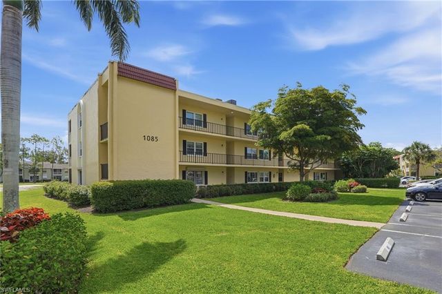 1085 Forest Lakes DR 8102, Naples, FL 34105