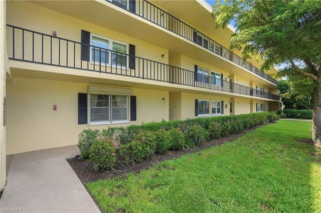 1085 Forest Lakes DR 8102, Naples, FL 34105