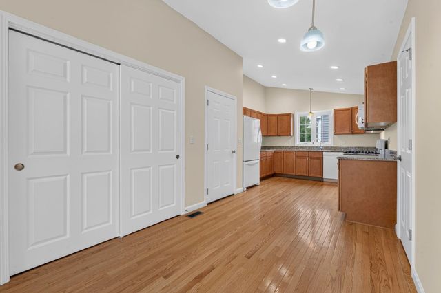 27 Leybridge Drive, Hudson, NH 03051