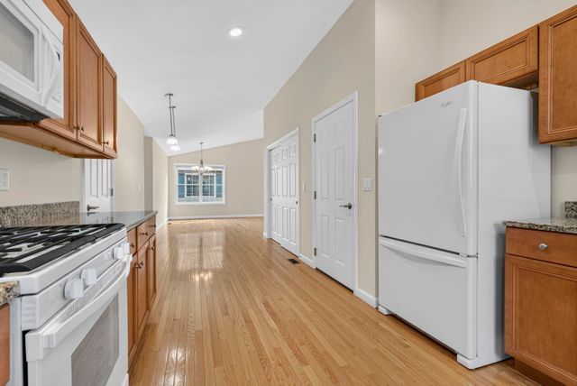 27 Leybridge Drive, Hudson, NH 03051