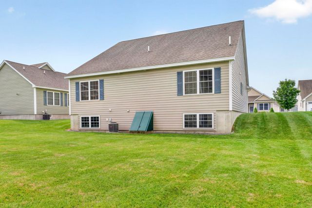 27 Leybridge Drive, Hudson, NH 03051