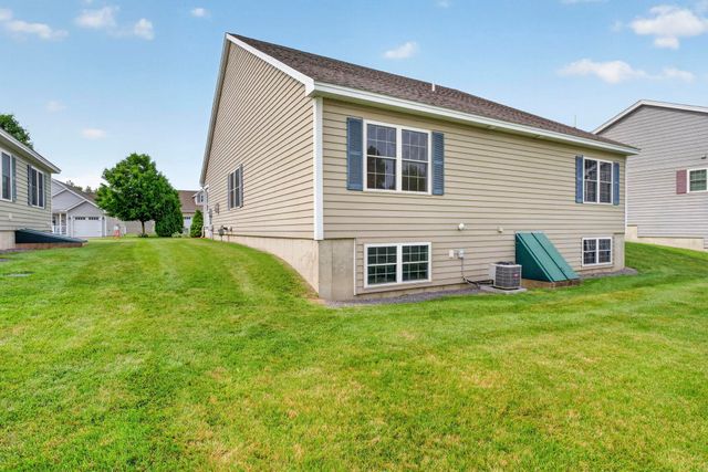 27 Leybridge Drive, Hudson, NH 03051