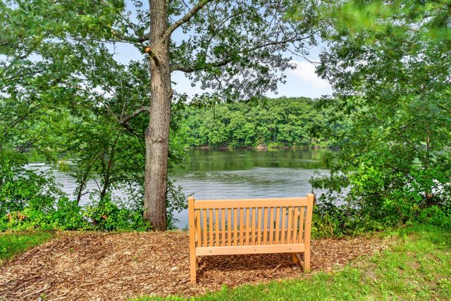 27 Leybridge Drive, Hudson, NH 03051