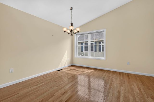 27 Leybridge Drive, Hudson, NH 03051