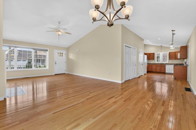 27 Leybridge Drive, Hudson, NH 03051