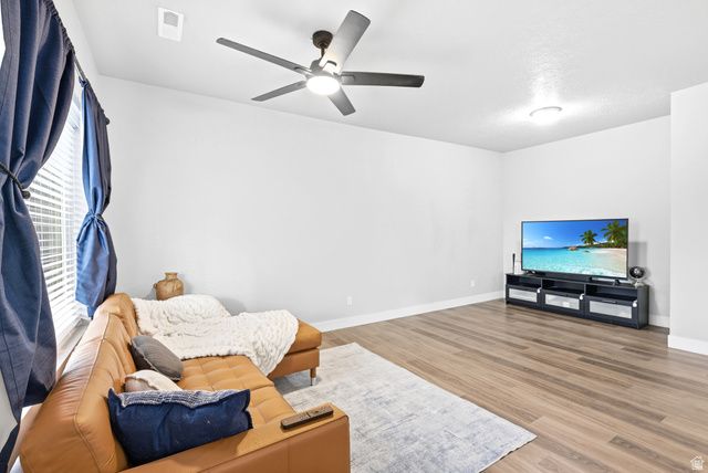 833 S COWANS CT, Clearfield, UT 84015